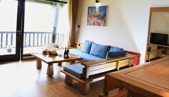 Charming 2-bedroom villa with WiFi, AC in delightful Lào Cai