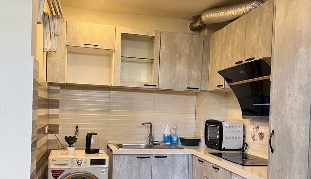 Charming Lakeview Studio Near West Lake – Peaceful & Cozy
