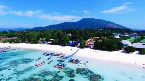 Charming Lipe Beach Resort in Ko Lipe