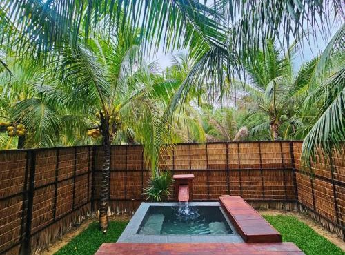 Cheewatra Farmstay Coconut House in Ban Tha Maphrao