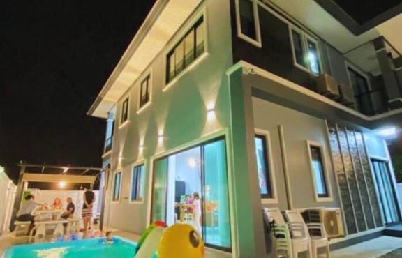 Cher Cher Pool Villa in Ban Chang