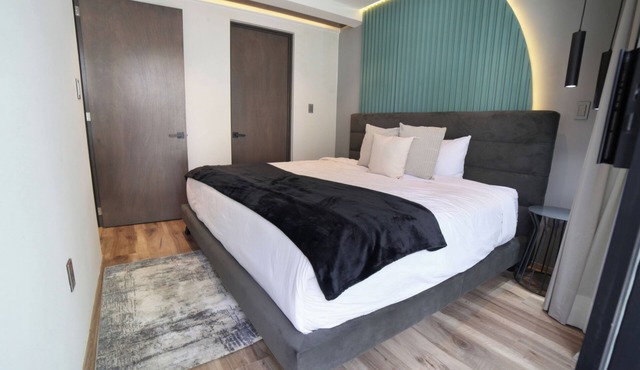 Chic CDMX Haven: Pop Modern Elegance Meets Roma's in Ciudad de México