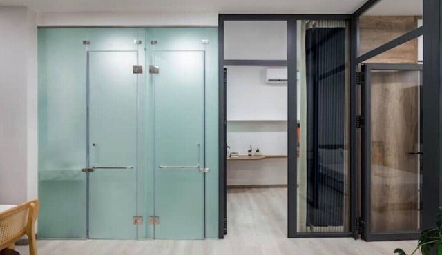 Chic & Cozy 2BR Near Airport