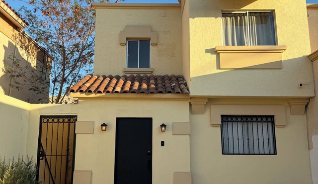 CM House with Parking in Hermosillo