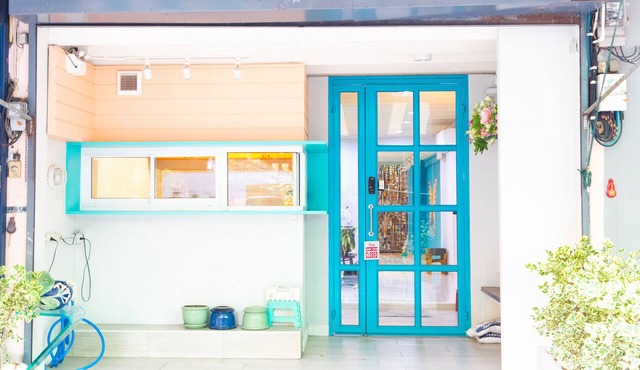 Colorful home near the Train station in Bangkokyai