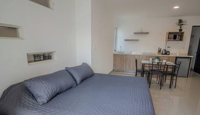 Comfortable King Loft with Balcony - Upper Floor in Ciudad Apodaca