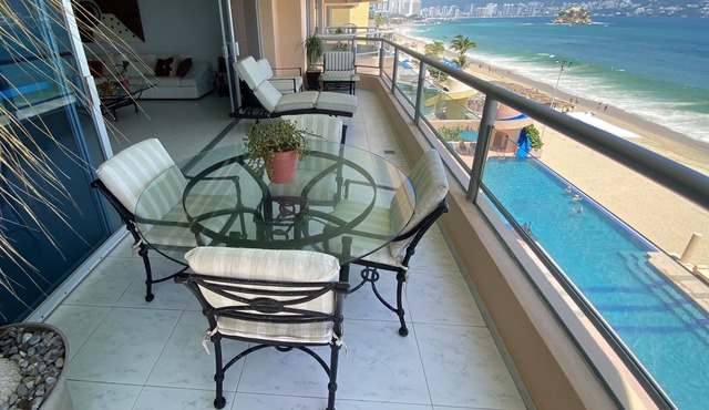 Comfortable Beachfront apartment in Acapulco in Acapulco de Juárez