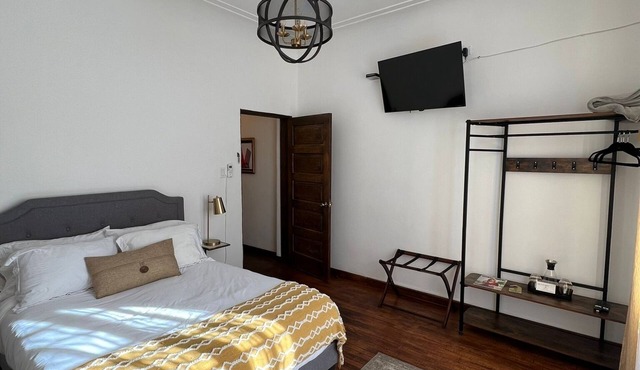 Comfortable room in boutique Hotel Villa Reyna in historic house built in 1900! in Ciudad Juárez