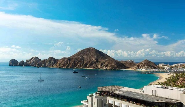 Corazon Ocean View Suite + Private Hot Tub Sleeps 6 Médano Beach Dec 19–26 in Cabo San Lucas