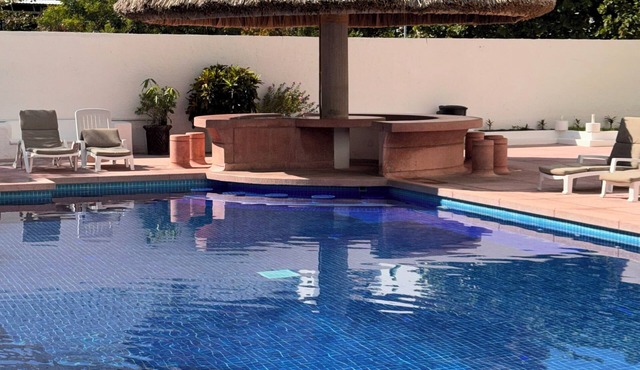 Costera Acapulco, Zona Dorada, Spacious Apartment 300 mts from the sea in Acapulco de Juárez