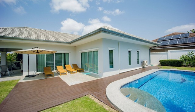 Cosy and relaxing pool villa, 10 min to the beach and shopping. Family friendly.