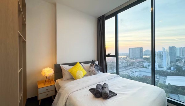Cozy 1-bedroom apartment with AC in brilliant Krung Thep Maha Nakhon in Krung Thep Maha Nakhon