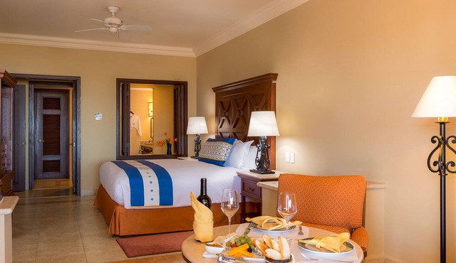 Cozy 1-bedroom resort with AC, WiFi in enchanting Cabo San Lucas in Cabo San Lucas