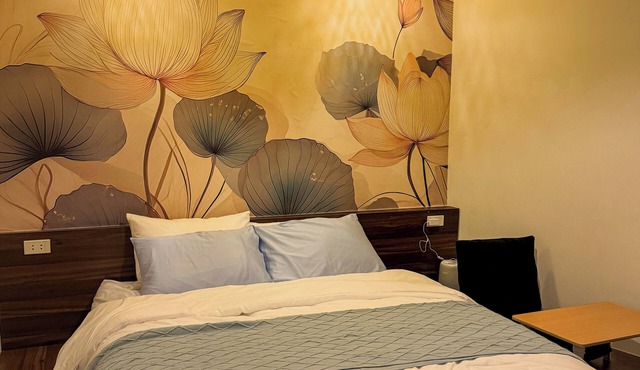 Cozy and Bright Retreat | 10 metres to Hoan Kiem Lake | 1BR