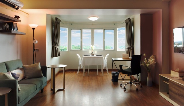 Cozy & Bright Studio on Nimman rd. Panoramic view! in Tambon Su Thep