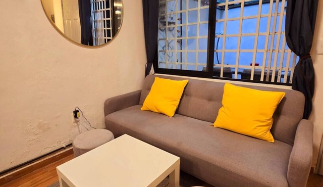Cozy & Chic with a Patio Next to Condesa in Ciudad de México