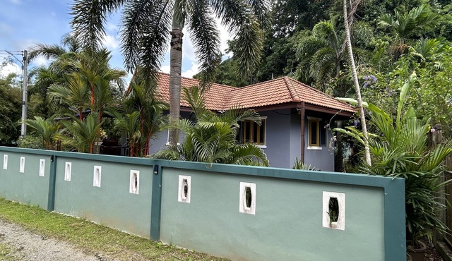 Cozy Garden Cottage 1 BR with private garden and outdoor jacuzzi. in Krabi
