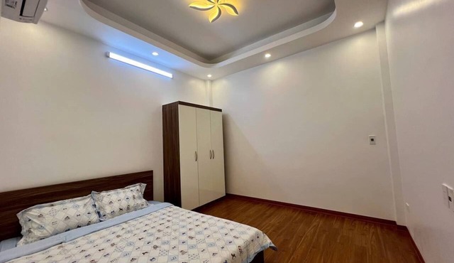 “Cozy Studio w/Kitchen & TV – Affordable Stay in Tay Ho”