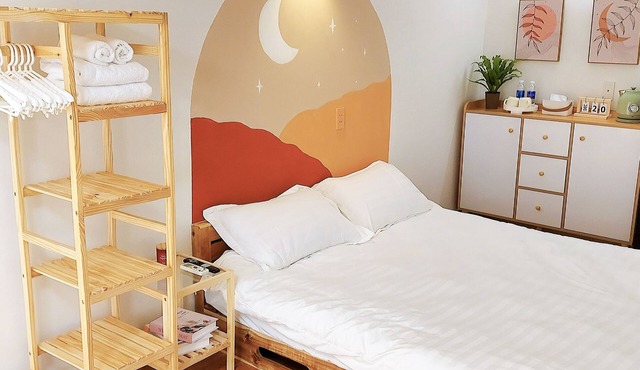 Delightful Studio with Huge Window in Old Quarter - 5 mins walk to Night Market