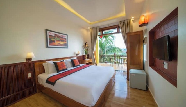Deluxe Double Room with Balcony, Lake, River View