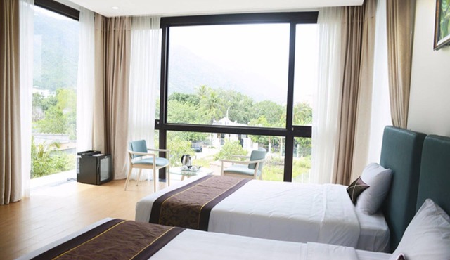 Diamond Bay Golf & Villas