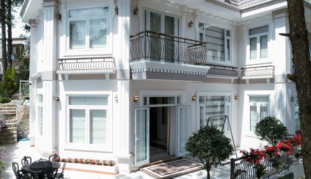 Downtown 5 Bedroom Villa with Luxury Interior - 10 min to downtown