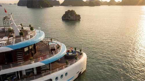 Du Yen Cruise Halong Bay in Ha Long
