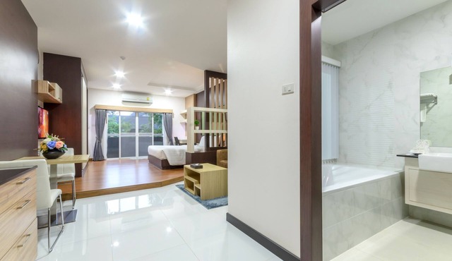 Eastpana Hotel in Si Racha