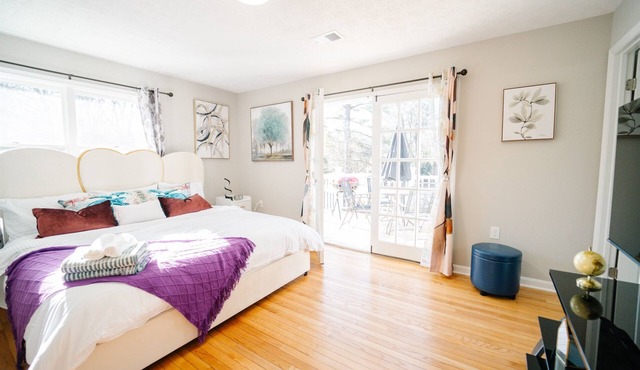 Elegant 5BR/2BA | Private Parking । Great Falls in Great Falls