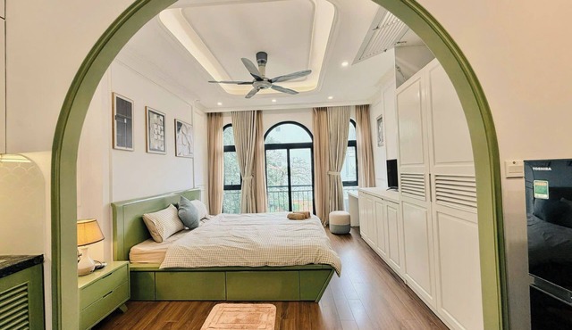 Elegant Home - City View - Center