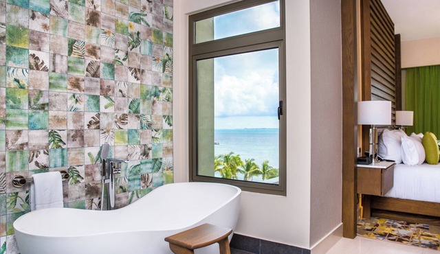 Elegant Oceanfront 3BR Suite in Cancun – Luxury & Space for 8 Guests in Cancún