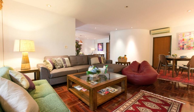 Elegant 6 Bedroom House in Heart of Bangkok in Khwaeng Thung Maha Mek
