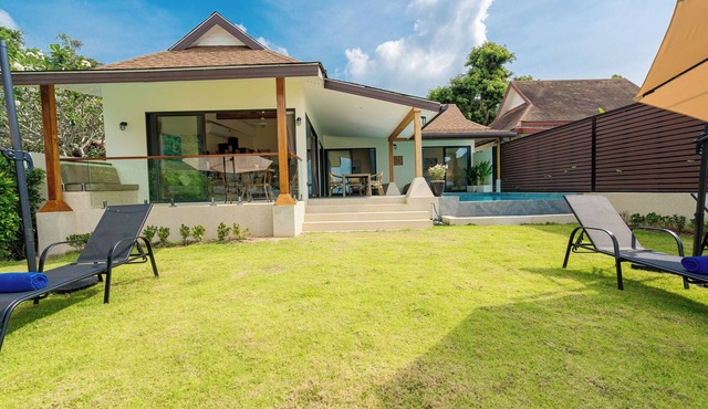 Elegante villa neuve avec piscine sur la plage, vue imprenable in Koh Samui