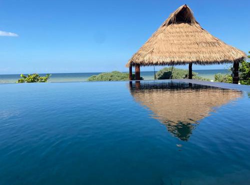 Escape to Paradise, Minimalist 4-BR Beachfront, 300 Mbps with amazing views in Merida