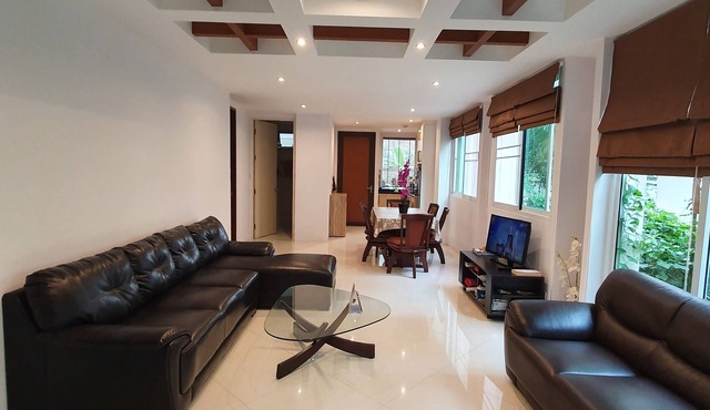 Excellent condo 100 m2 with large garden in Muang Pattaya