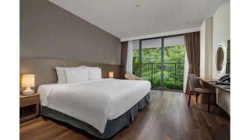 Flamingo Cat Ba Resort Deluxe Mountain View - 1 Bedroom