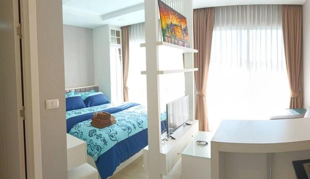 Fluffy bed and seaview @Bangsaen
