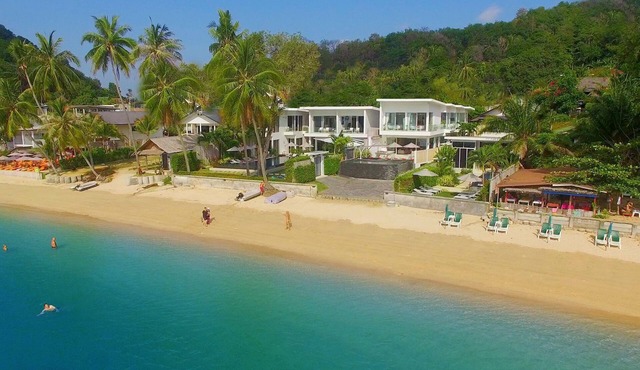 FREE $1600 Daily Luxury Pack - 16-Bed Beachfront Villa - Private Pool, Spa & Gym