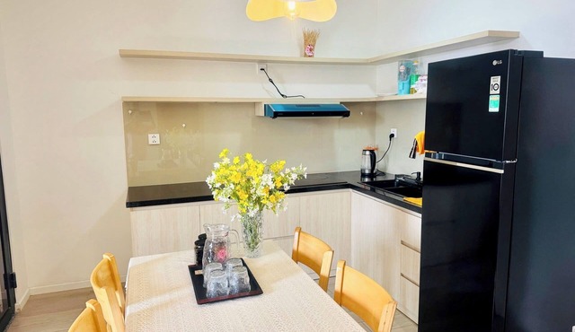 Fully Furnished One Bedroom Apartment with Sofa bed