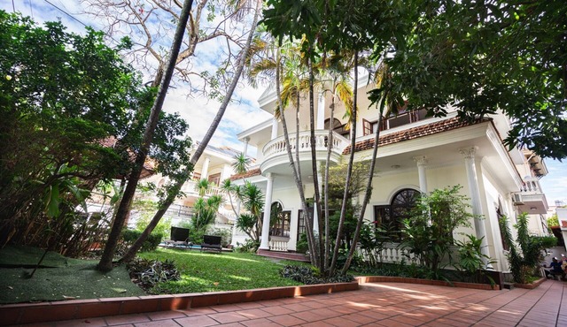 Gem Villa 10, Biệt thự phong cách cổ điển, sang trọng và ấm cúng có hồ bơi lớn.