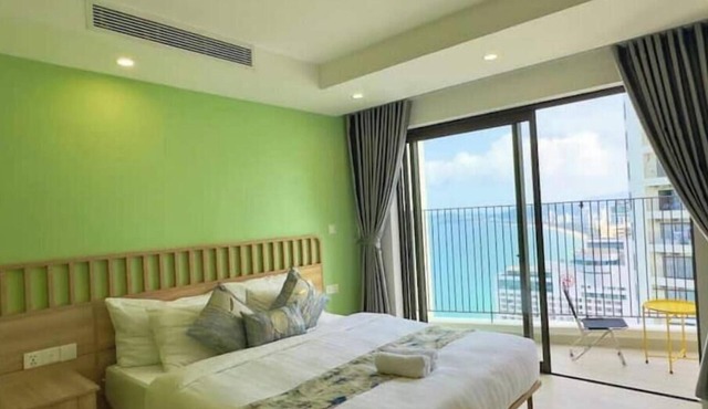 GOLD COAST 4 Bedrooms Ocean View