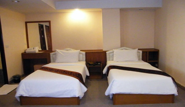 Grand Leo Hotel in Sing Buri