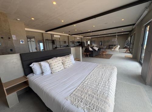 Grand Ocean View Suite with Private Pool in La Paz