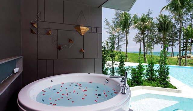Grand Pool Access +Jacuzzi Seaview (PS5)
