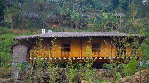 Hà Giang Homestay & Jungle Trekking Du Già National Park in Bac Me