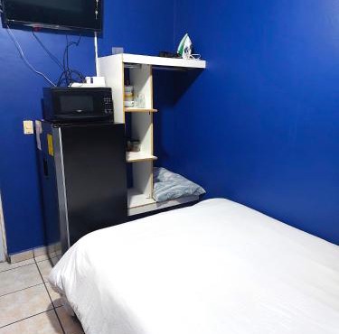 Habitacion 11 independiente con mucha privacidad ,cerca del consulado , CAS , a 200 mts del vado del rio in Hermosillo