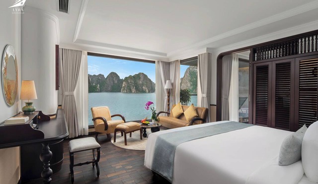 Halong Lyra Grandeur Cruise in Tuan Chau
