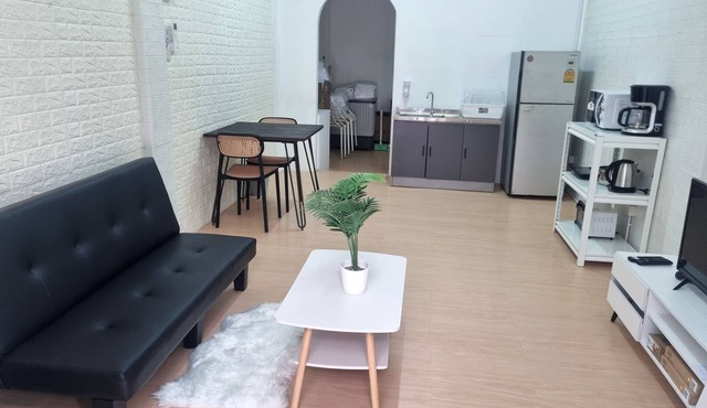 Haus Sathorn Pier: Cozy 2-Bedroom Retreat, 5 Minutes to BTS City Center in Krung Thep Maha Nakhon