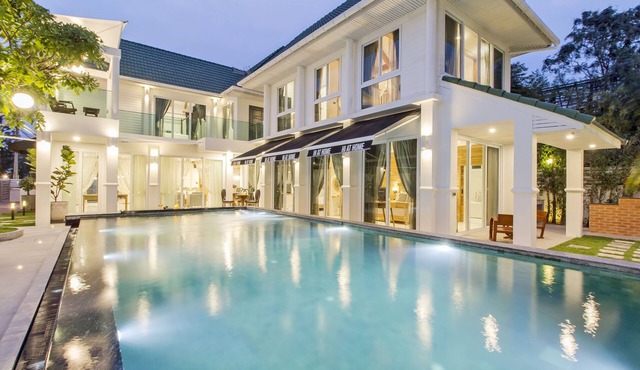 Hi At Home - 5BR Stylish Villa in Pattaya in Nong Prue