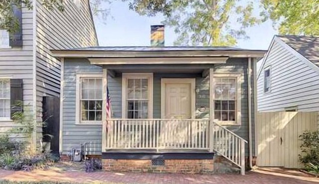 Historic District Cottage on East Jones Street! in Savannah
